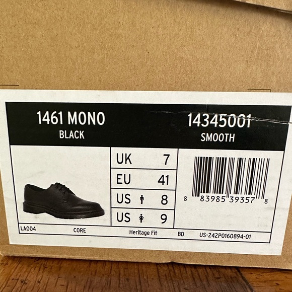 Dr. Martens Mono Smooth Leather Unisex Shoes - Women’s: US 9 - Men’s: US 8 - Picture 13 of 17